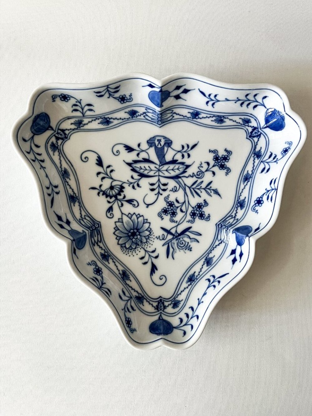 Meissen Blue Onion Porcelain Triangular Serving Dish 11.5" Germany 1st Quality